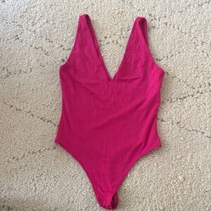 Babaton Contour V Neck Bodysuit